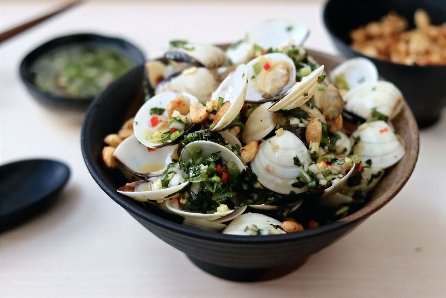 Ngao Nuong Hanh Toi (Vietnamese Herbs Clams)